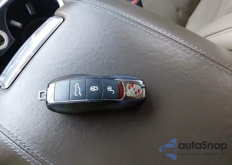 2013 Porsche Cayenne Diesel z USA, uszkodzony, nr VIN WP1AF2A23DLA24584